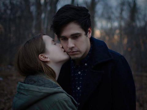 Viral, Pasangan Ini Melakukan Pemotretan Mesra Pasca Putus