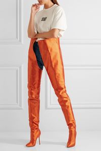 Boots Rp 56 Juta yang Mirip Celana Ini Ramai Diperbincangkan Netizen