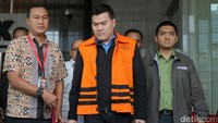 Dalam dakwaan di sidang perdana Irman dan Sugiharto, jaksa penuntut umum pada KPK juga telah membeberkan peran Andi saat proses penganggaran dan pengadaan e-KTP. Andi disangka dengan Pasal 2 ayat 1 Undang-Undang Nomor 20 Tahun 2001 tentang Pemberantasan Tindak Pidana Korupsi juncto Pasal 55 ayat 1 ke-1 KUHP juncto Pasal 64 ayat 1 KUHP.