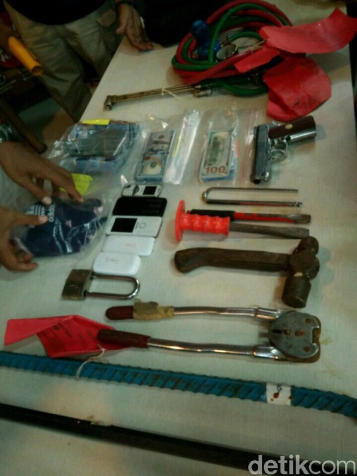 Polisi Tangkap Penjual Senpi Ilegal di Jaktim
