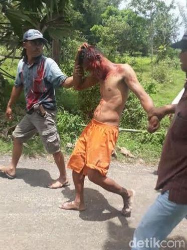 Dikira Pelaku Penculikan Anak, Orang Gila di Sampang Dihajar Warga