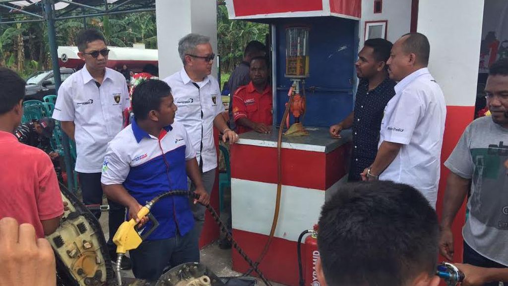 Sentuhan Jokowi di Daerah Terluar RI Lewat BBM Satu Harga Sentuhan Jokowi di Daerah Terluar RI Lewat BBM Satu Harga