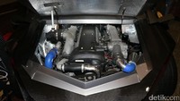 Mesin Chevrolet Spark ditanggalkan. Sebagai gantinya, mesin 2JZ berkapasitas 3.000 cc enam silinder segaris dari Toyota Supra hadir di balik kapnya.