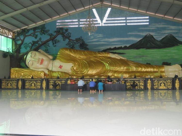 Foto: Patung Buddha Tidur di Indonesia
