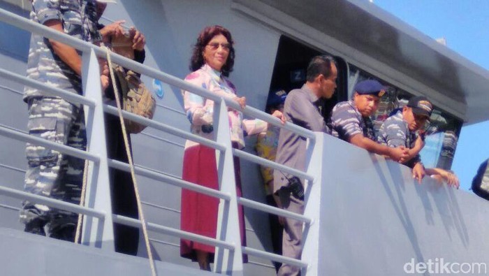 Naik Kapal Patroli, Susi Blusukan ke Kendari