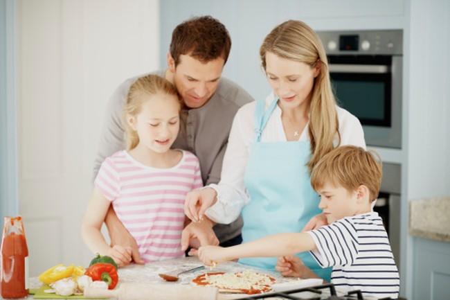 Mau Ajari Anak Memasak? Ini 5 Tips Mudah dari Tiga Chef Ternama