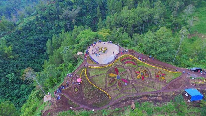 Pemandangan Bukit Bulu Batu di Malang