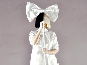 Lirik Lagu Snowman - Sia: Kisah Romantis Manusia Salju