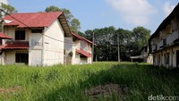 Deretan rumah yang terbengkalai akan disulap menjadi kompleks perkantoran PUPR dan perumahan.