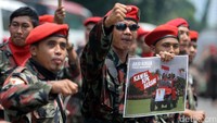 Mereka berorasi menyampaikan 3 tuntutan dalam aksi #KawalKPKBerani, salah satunya menuntut pengusutan tuntas kasus korupsi e-KTP.