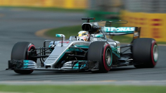 Kalahkan Vettel, Hamilton Pole di Melbourne