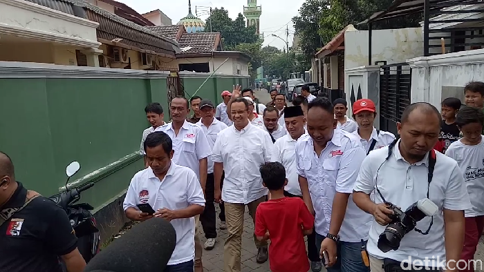 Ada Warga Tanya ke Anies: Pak, yang Gubernur KW Siapa?