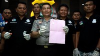 Berhasil ditangkap dua tersangka, tersangka pertama berinisial RR, tersangka yang kedua MS, ungkap Kapolres Kombes Roycke Langie saat merilis kasus ini di kantornya, Jalan S Parman, Jakarta Barat, Sabtu (25/3/2017).