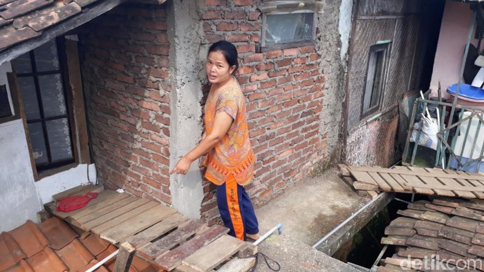 Cerita Korban Banjir Kabupaten Bandung yang Tinggal di Atap Rumah