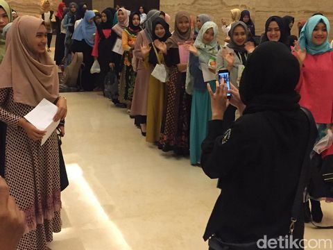 Hijabers Berwajah Arab Pamer Suara Merdu di Sunsilk Hijab Hunt 2017 Surabaya
