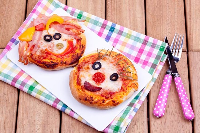 Yuk, Ajak Anak Bikin Mini Pizza Berbahan Roti yang Praktis! Yuk, Ajak Anak Bikin Mini Pizza Berbahan Roti yang Praktis!