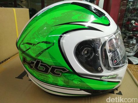 Mengenal Helm dengan Kaca Datar