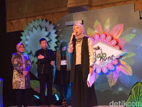 Foto: Risma Diserbu Peserta Sunsilk Hijab Hunt 2017 Surabaya