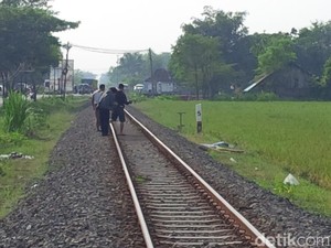 Wanita Tanpa Identitas Tewas Ditabrak Kereta di Probolinggo