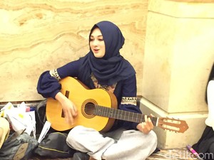 Hijabers Berwajah Arab Pamer Suara Merdu di Sunsilk Hijab Hunt 2017 Surabaya