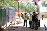 Pakai Peci dan Sarung, Jokowi <i>Groundbreaking</i> Ponpes di Mandailing Natal