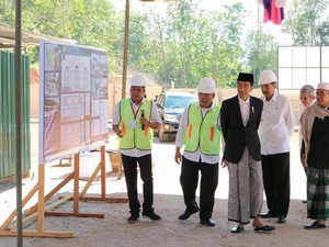 Pakai Peci dan Sarung, Jokowi Groundbreaking Ponpes di Mandailing Natal