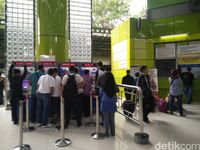 Curhat Penumpang yang Cari Tiket Mudik di Gambir