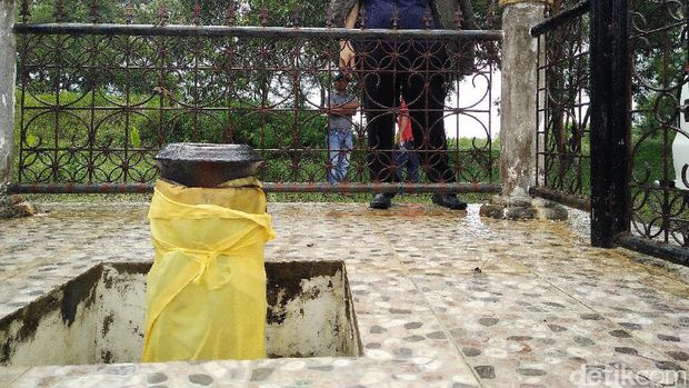 Sejumlah kisah mewarnai meriam tegak yang misterius ini (Baban/detikTravel)