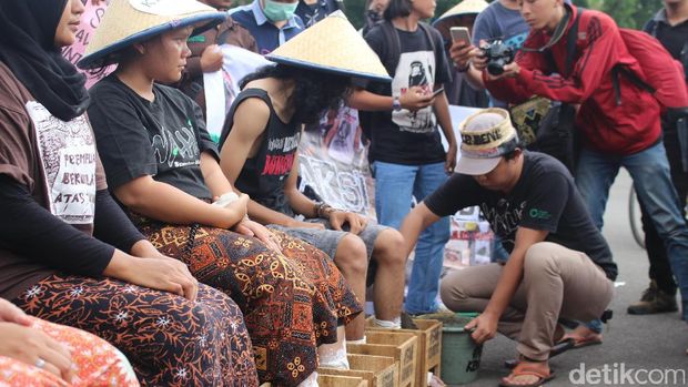 Aksi Solidaritas, 5 Simpatisan Cor Kaki di Palembang