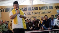 Ketua Dewan Pakar Golkar, Agung Laksono merayakan ulang tahun ke-68 dan mengundang sejumlah tokoh. Cagub DKI Jakarta Basuki Tjahaja Purnama (Ahok) hadir di acara syukuran tersebut.