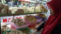 Belum ke Palembang jika tidak menikmati Pempek sebagai kuliner khas Bumi Sriwijaya. Kota sarat sejarah ini mempunyai julukan berupa Kota Pempek dan menjadi kebanggaan Wong Kito Galo (Raja Adil Siregar/detikTravel)