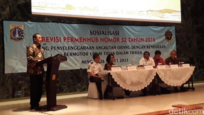 Menhub Kumpulkan Ratusan Pengemudi Online di Balai Kota DKI