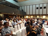 Menhub Kumpulkan Ratusan Pengemudi Online di Balai Kota DKI