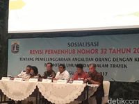 Menhub Kumpulkan Ratusan Pengemudi Online di Balai Kota DKI