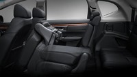 All-New Honda CR-V hadir dengan desain eksterior baru yang menawarkan rasa mewah dan tampilan gagah di setiap sisinya. Mengusung lampu LED baik lampu depan maupun lampu belakang, lampu LED Daytime Running, serta desain premium yang khas dengan grille depan taampil lebih tajam membuatnya semakin gagah. Foto: Honda