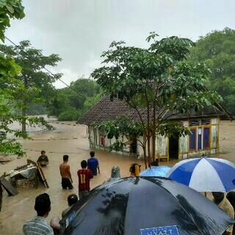 Hujan Sepanjang Hari, Banjir Landa Ratusan Rumah di Bima Hujan Sepanjang Hari, Banjir Landa Ratusan Rumah di Bima