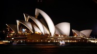 Sydney Opera House di Australia juga melakukan pemadaman listrik. REUTERS/David Gray.