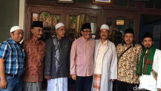 Djarot kunjungi sekolah di Ponpes Alwathoniyah / 