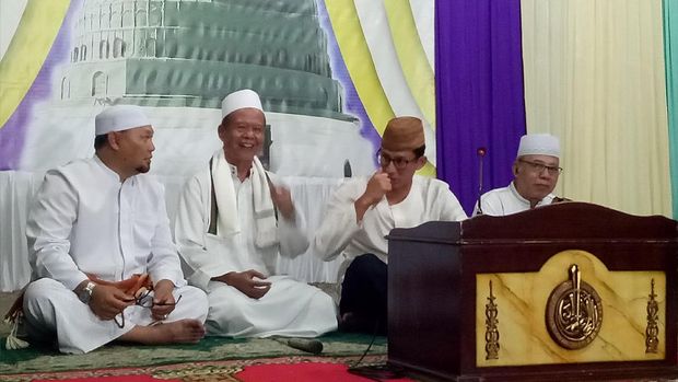 Sandiaga Uno hadiri maulid nabi di Jalan Suci, Ciracas, Jakarta Timur, Sabtu (25/3/2017).