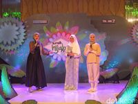 Gaya Modis Nycta Gina Saat Jadi Juri Sunsilk Hijab Hunt 2017 di Surabaya