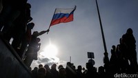 Seperti dilansir Reuters, Senin (27/3/2017), unjuk rasa yang digelar pada Minggu (26/3) waktu setempat ini diikuti oleh ribuan orang di jalanan Tverskaya, Moskow. Aksi ini tercatat sebagai yang terbesar sejak gelombang protes anti-Kremlin tahun 2011-2012. REUTERS/Maxim Shemetov.