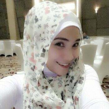 Gaya Eksentrik Satchy, DJ Berhijab Bandung yang Tinggalkan Klub Malam