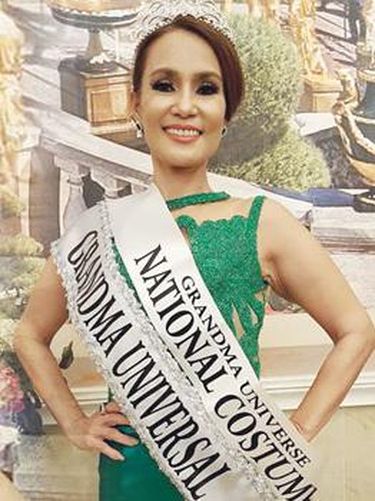 Nenek-nenek Seksi & Stylish yang Mencuri Perhatian Pria 