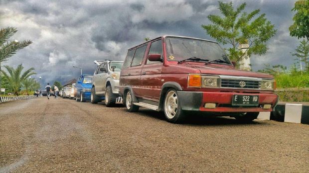 Komunitas Kijang Gelar Baksos di Kuningan