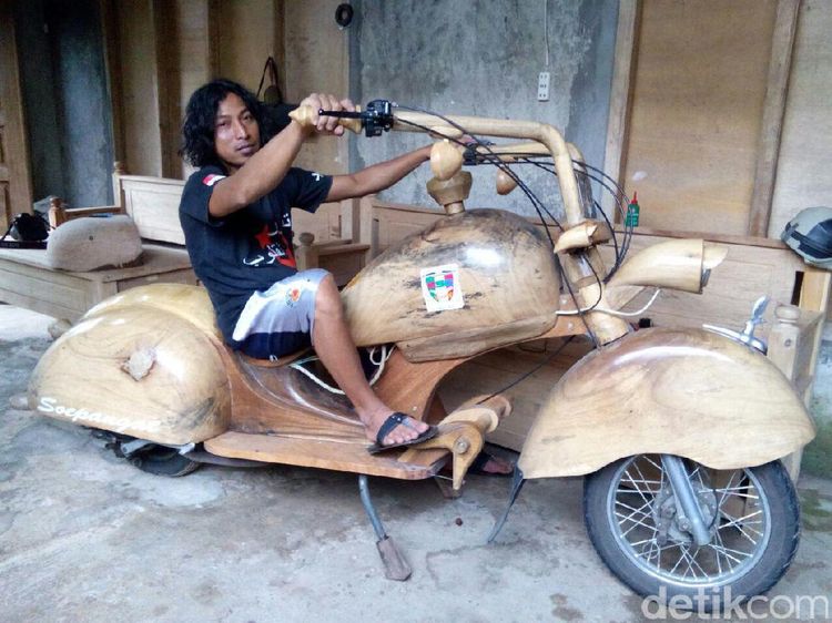 Vespa Berbodi Kayu Buatan Jawawi