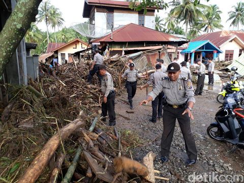 Banjir di Padangsidimpuan Rusak 17 Rumah, Hanyutkan 7 Kendaraan