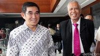 Kehadiran Mantan Ketua Mahkamah Konstitusi Hamdan Zoelva itu untuk menjadi saksi ahli dalam sidang PK OC Kaligis di Pengadilan Negeri Jakarta Pusat, Jakarta, Senin (27/3). 