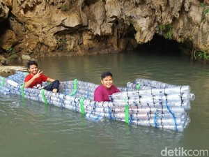 Cara Kreatif Atasi Sampah di Gua Pindul: Dibikin Jadi Perahu!
