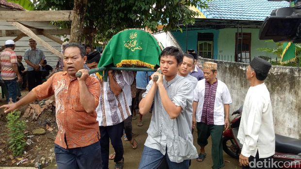 Suasana rumah duka, M Taufik Hidayat, mahasiswa Unsri yang meninggal saat mengikuti Diksar