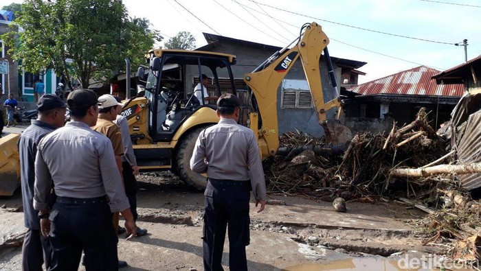 Banjir di Padangsidimpuan Rusak 17 Rumah, Hanyutkan 7 Kendaraan